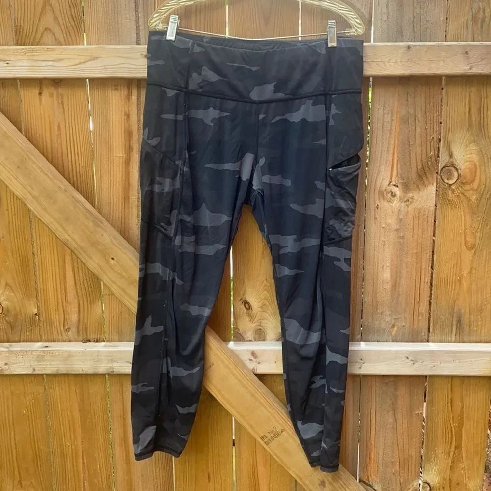 Camouflage joggers sz. L